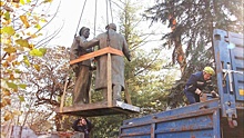В Краснодаре скульптуру Ленина с матросом увезли на реставрацию