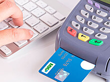 Российским пенсионерам начали выдавать платежные карты «Мир»