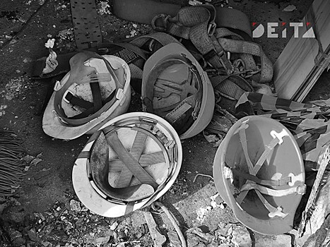 Рабочего насмерть придавило трубой на территории предприятия во Владивостоке