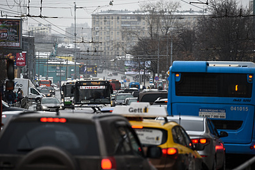 Дептранс Москвы: Каждый пятый автомобиль службы такси Indriver работал без разрешения