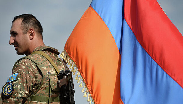 Глава приставов Армении подал в отставку из-за "панамского" скандала