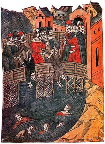 Утопление было распространено во времена Киевской Руси. Так массово казнили пленников и вероотступников — связывали, зашивали в мешок и бросали в воду. Известно также, что большевики таким образом расправлялись с "буржуями".