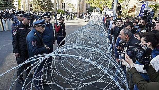 Протесты в Ереване: оппозиция перекрывает город