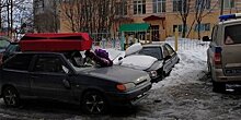 Полиция в Мурманске выясняет, как на крыше автомобиля оказался гроб