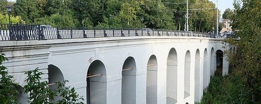 В Калуге девушка упала с Каменного моста
