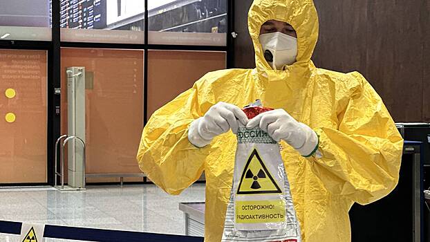 Часы, карты и лекарства: как таможенники ищут радиацию в багаже туристов