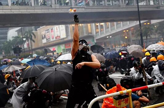 Гонконг все глубже тонет в насилии