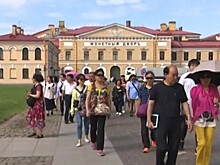 «Екатерина II — жена Петра» — китайские лже-гиды обманывают гостей Петербурга