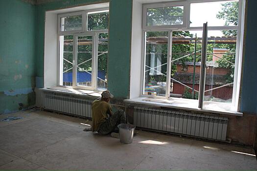 Яркий фасад, новая мебель и сантехника. Детский сад «Вишенка» в Зарайске отремонтируют к началу сентября