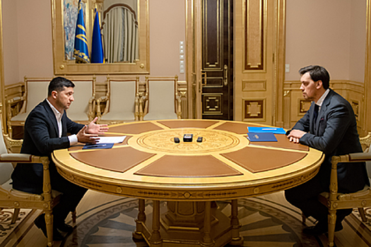 Премьера Украины уличили в фейковой отставке