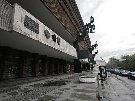 Проверка слуха: Никита Михалков нацелился на МХАТ им. Горького?