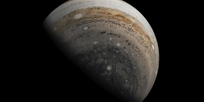 Больше Мирового океана: где в Солнечной системе есть моря