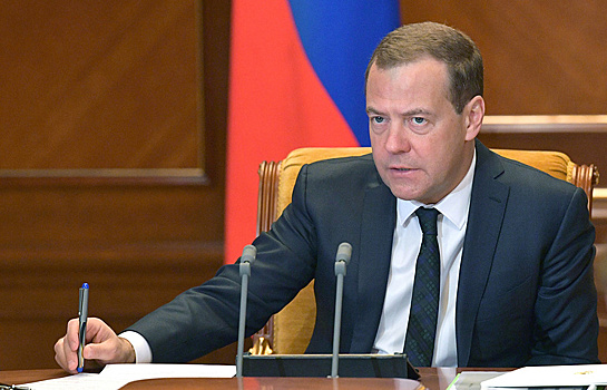 Медведев о майском указе: нет времени на раскачку