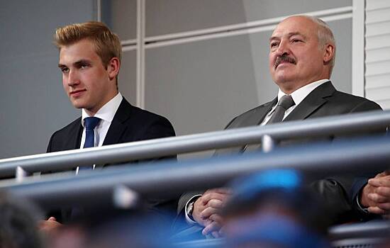 Сын Лукашенко окончил школу и получил совет от отца