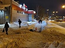 В Перми грузовик насмерть сбил женщину на тротуаре