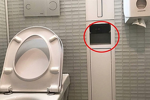 В туалете Мариинки установили скрытую камеру