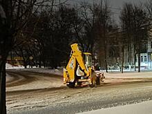 Днем в Курске снег чистят дорогу 60 снегоуборочных машин