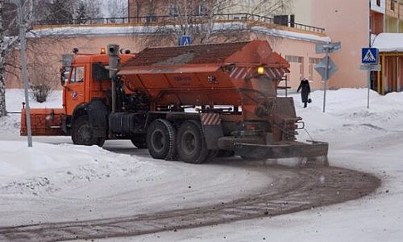 Дорожные службы борются с последствиями снегопада
