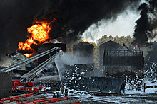 Пожар на нефтебазе под Киевом усилился
