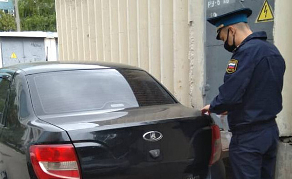 У жителя Самары арестовали "Гранту" из-за долгов по штрафам и налогам на 600 тысяч рублей