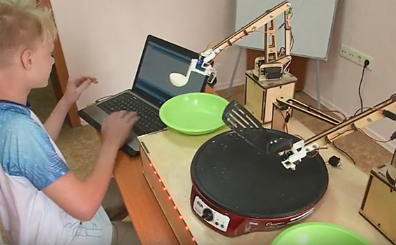 Роботы пекут блины в Новосибирске