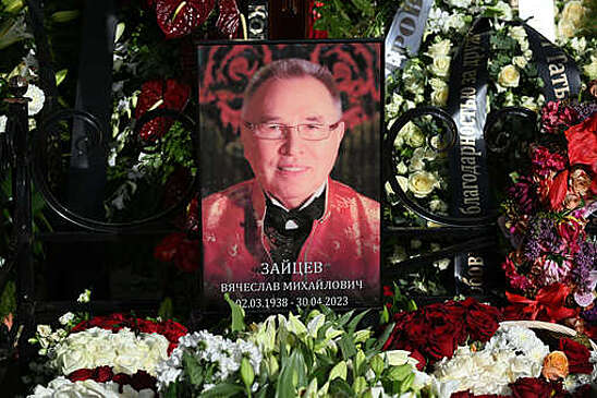 Экс-директор Зайцева рассказал, что сломал плечо перед похоронами модельера