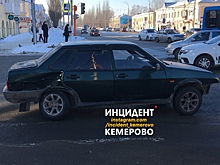 Легковушки столкнулись на перекрестке возле кемеровского Парка Ангелов