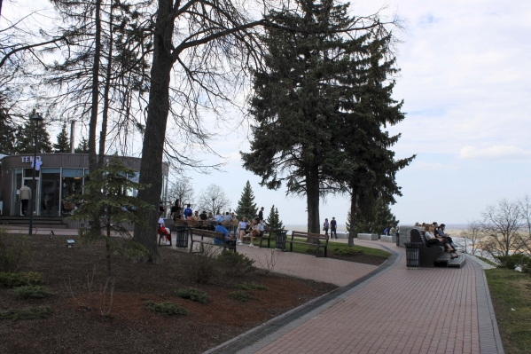 В Красноярске благоустроили территорию пансионата