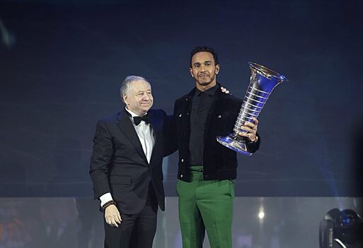 Льюис Хэмилтон получил чемпионский кубок за победу в сезоне-2018