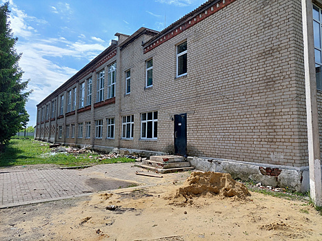 Старовойт потребовал закончить ремонт школ в Советском районе за две недели