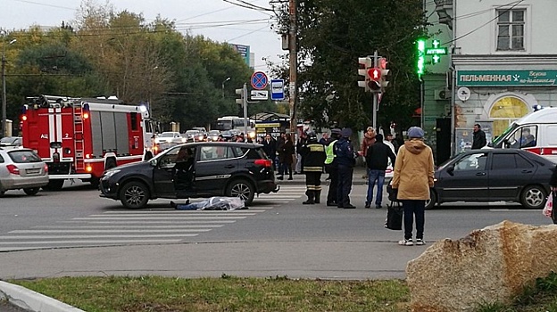 Видео: умирающий водитель протаранил "скорую" в Челябинске