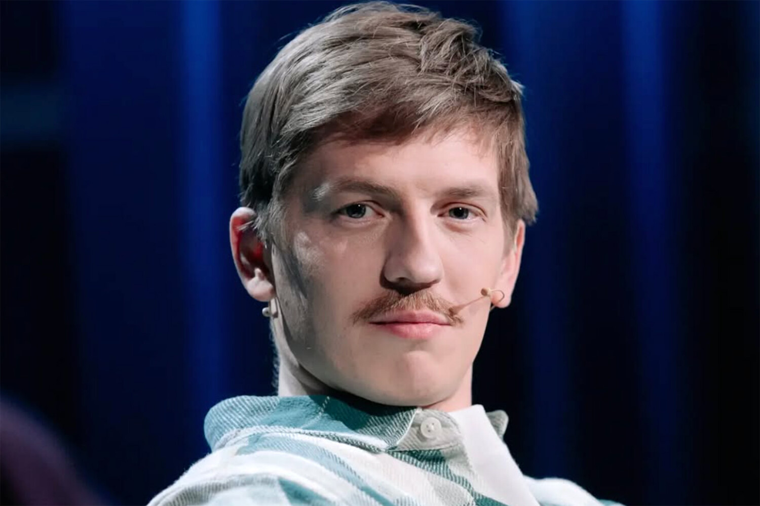 Mash: Юморист Алексей Щербаков тайно устроил мини-тур по России