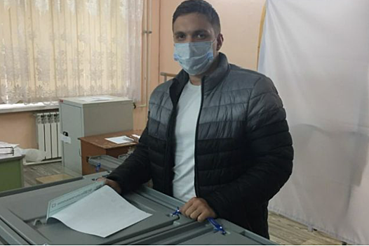 Саратовские студенты-активисты делятся в соцсетях фотографиями с избирательных участков