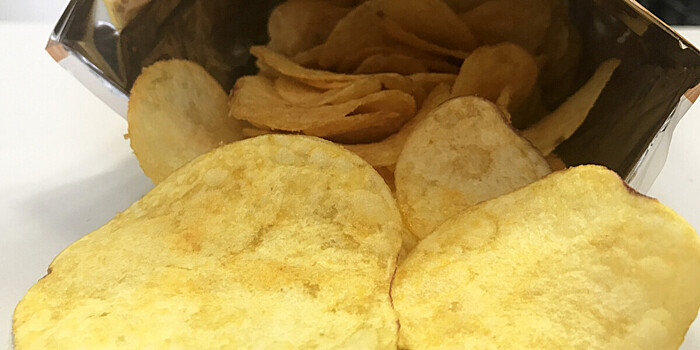 Психологи доказали, что чипсы и картофель фри могут вызывать зависимость подобно никотину