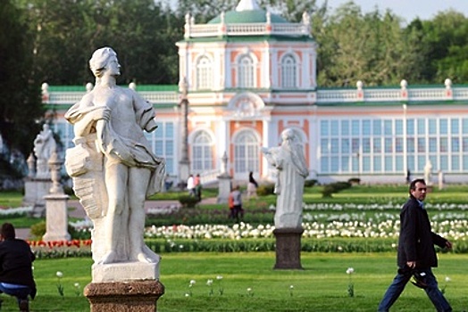 Работы по реставрации старинных бюстов музея‑усадьбы «Кусково» завершили в Москве
