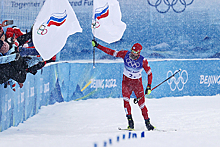 Российские лыжники впервые за 42 года выиграли олимпийскую эстафету. Главных конкурентов из Норвегии они обошли на минуту