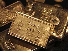 Золото незначительно дорожает после существенного падения цены