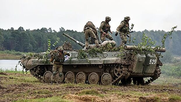 Трое украинских военных утонули внутри десантной машины, заявили в ДНР