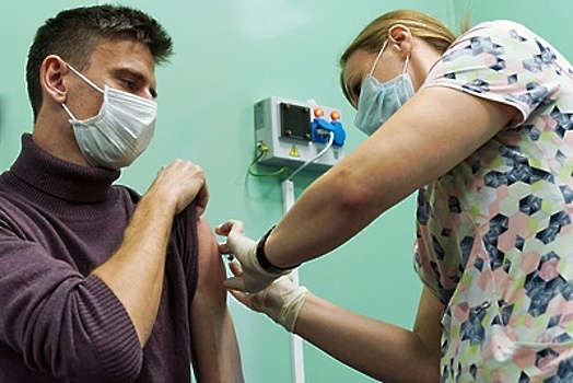 «Сделал – и ничего страшного»: доброволец о своем опыте вакцинации от COVID‑19