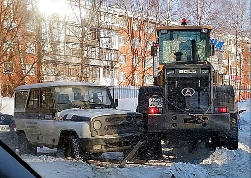 Полиция врезалась в трактор в Нижнем Новгороде