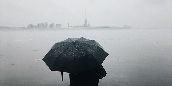 Погода – ураган: 30-градусную жару в Москве и Петербурге сменили ливни