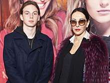 Смехова с сыном, элегантная Повереннова: звезды на премьере «Полицейский с Рублевки. Новогодний беспредел 2»