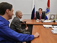 Дмитрий Азаров в День Конституции провел прием граждан