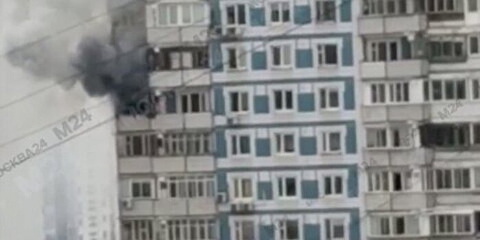 Пожар произошел в жилом доме на западе Москвы