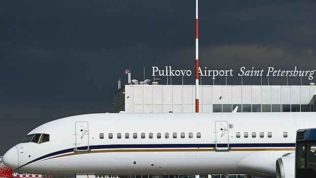 На борту экстренно севшего в Пулково самолета было 162 человека