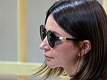 Блиновская приехала на заседание по продлению домашнего ареста во всем черном