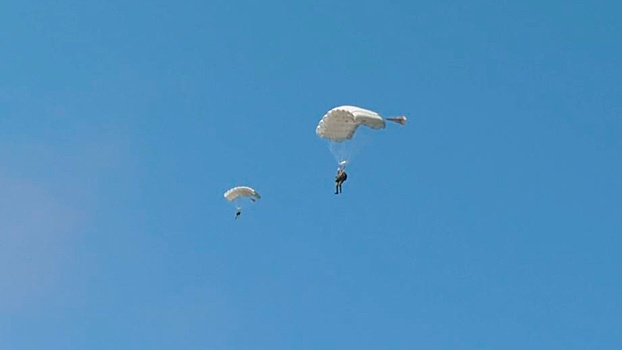 Десантирование из «Терминаторов»: спецназ ВДВ выполнил прыжки с парашютом под Новороссийском