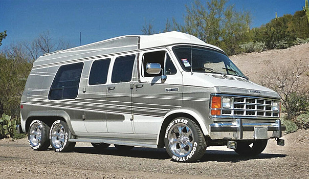 На eBay продаётся уникальный трёхосный фургон Dodge 1991 года