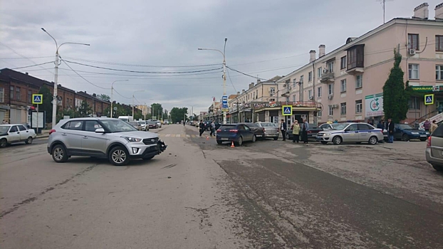 Четырехлетняя девочка пострадала в массовом ДТП в Новочеркасске