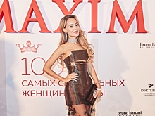 Plus-size-дива Подберезкина показала на вечеринке Maxim пышную грудь, а актриса Калашникова — длинные ноги в прозрачной юбке